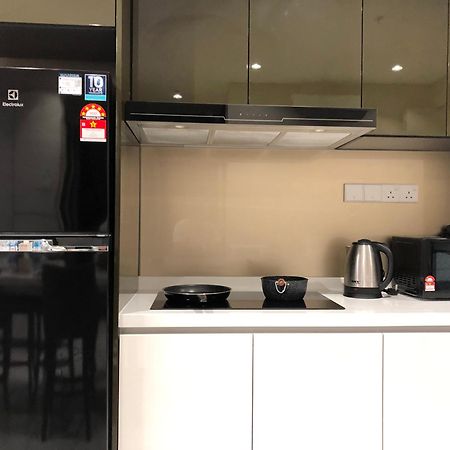 8 Kia Peng Suites Klcc By Luna Куала-Лумпур Экстерьер фото