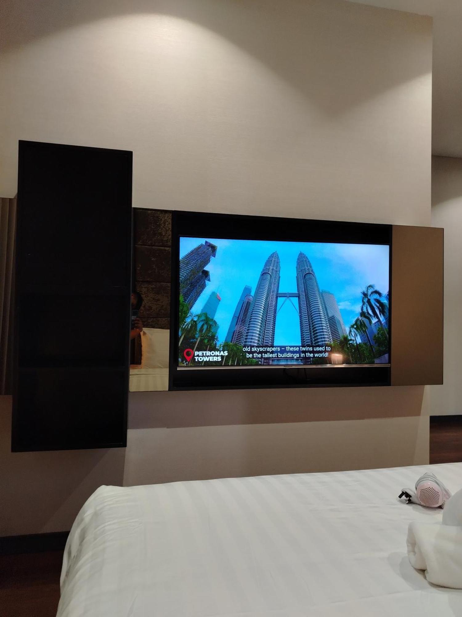 8 Kia Peng Suites Klcc By Luna Куала-Лумпур Экстерьер фото
