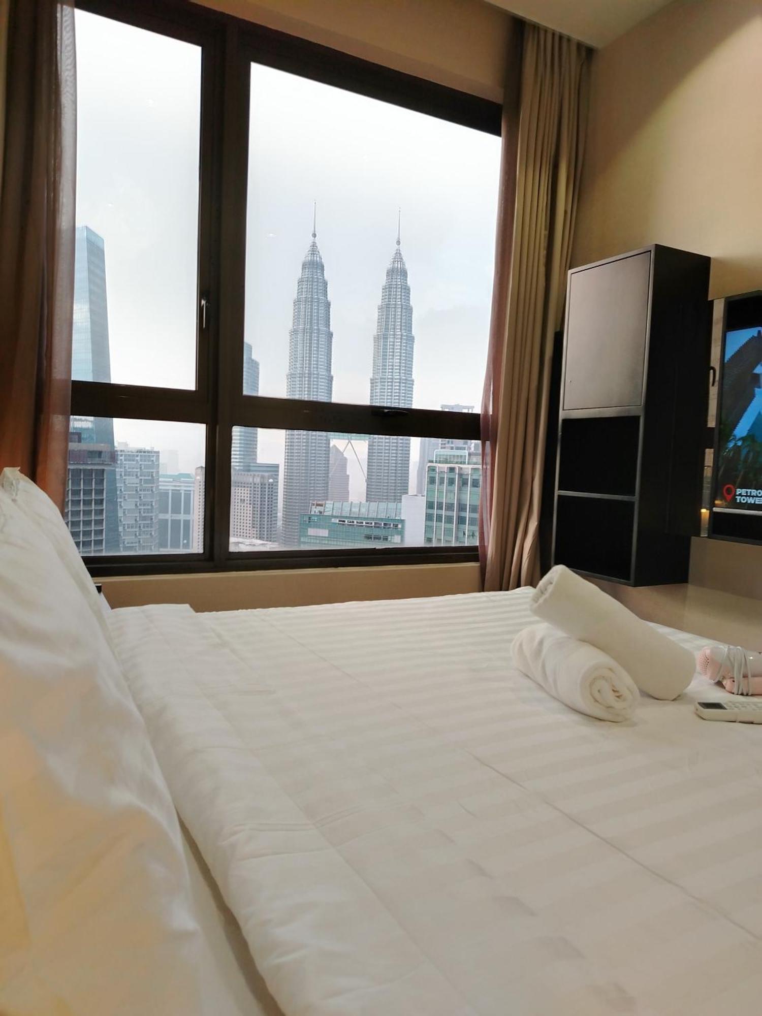 8 Kia Peng Suites Klcc By Luna Куала-Лумпур Экстерьер фото