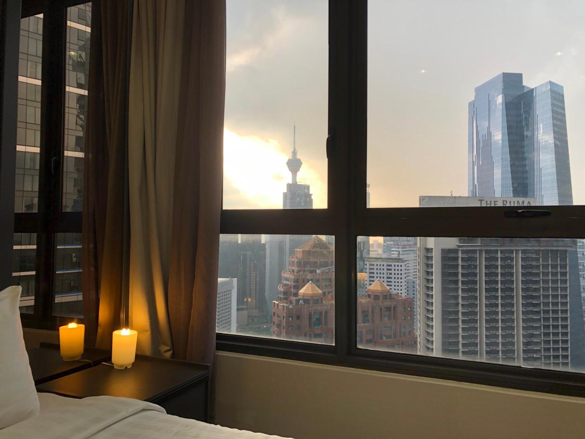 8 Kia Peng Suites Klcc By Luna Куала-Лумпур Экстерьер фото