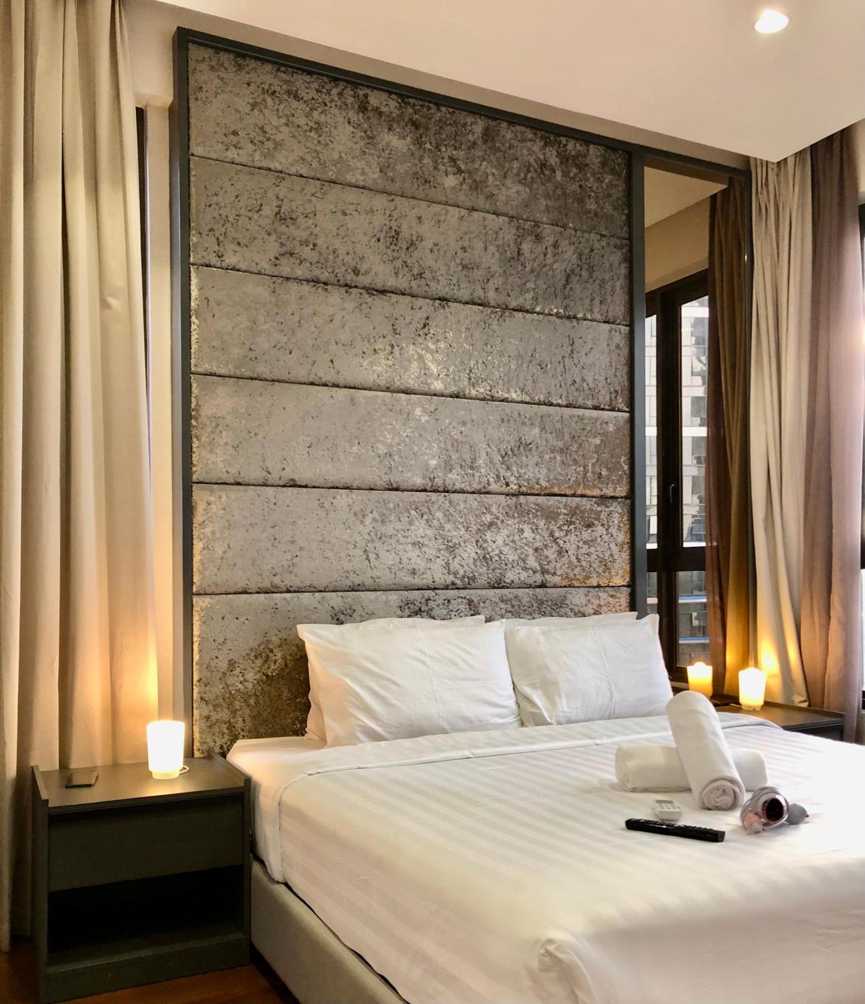 8 Kia Peng Suites Klcc By Luna Куала-Лумпур Экстерьер фото