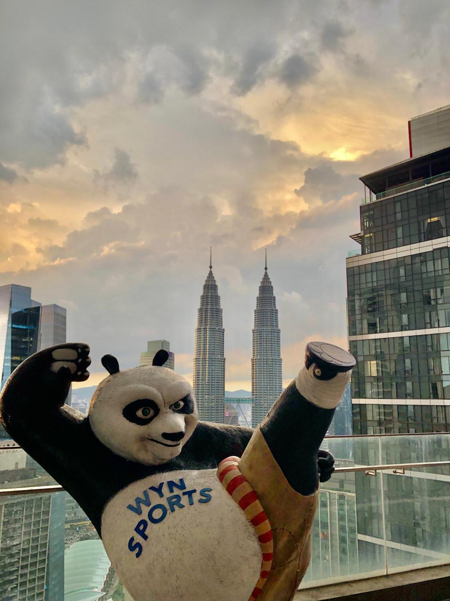 8 Kia Peng Suites Klcc By Luna Куала-Лумпур Экстерьер фото