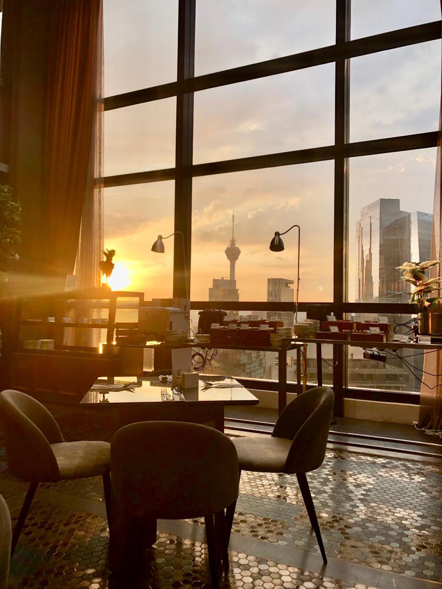 8 Kia Peng Suites Klcc By Luna Куала-Лумпур Экстерьер фото